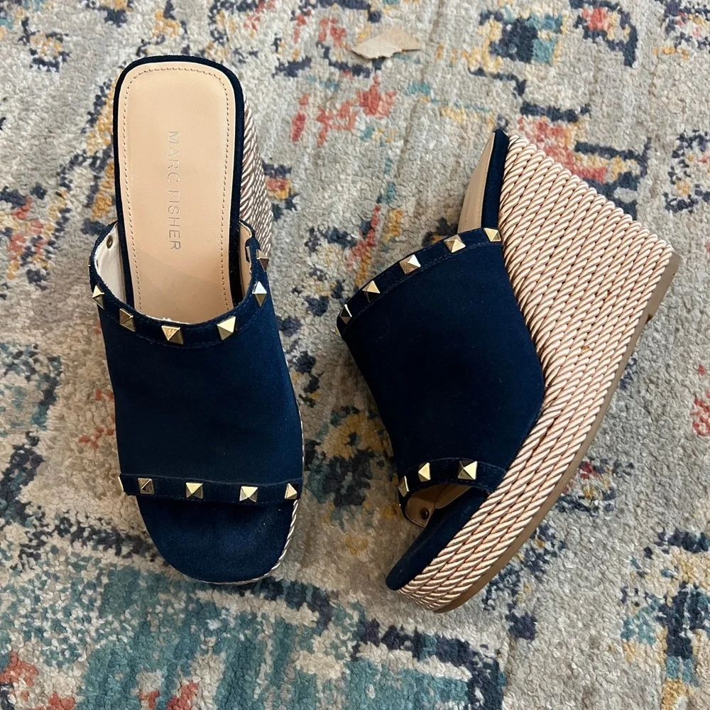 Marc Fisher Zyme2 blue Leather platform wedge sandal gold-tone studs Women’s‎ 8